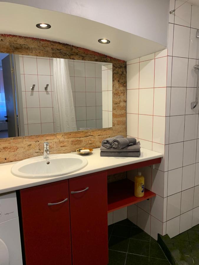 Old Studio Apartment Вилнюс Екстериор снимка