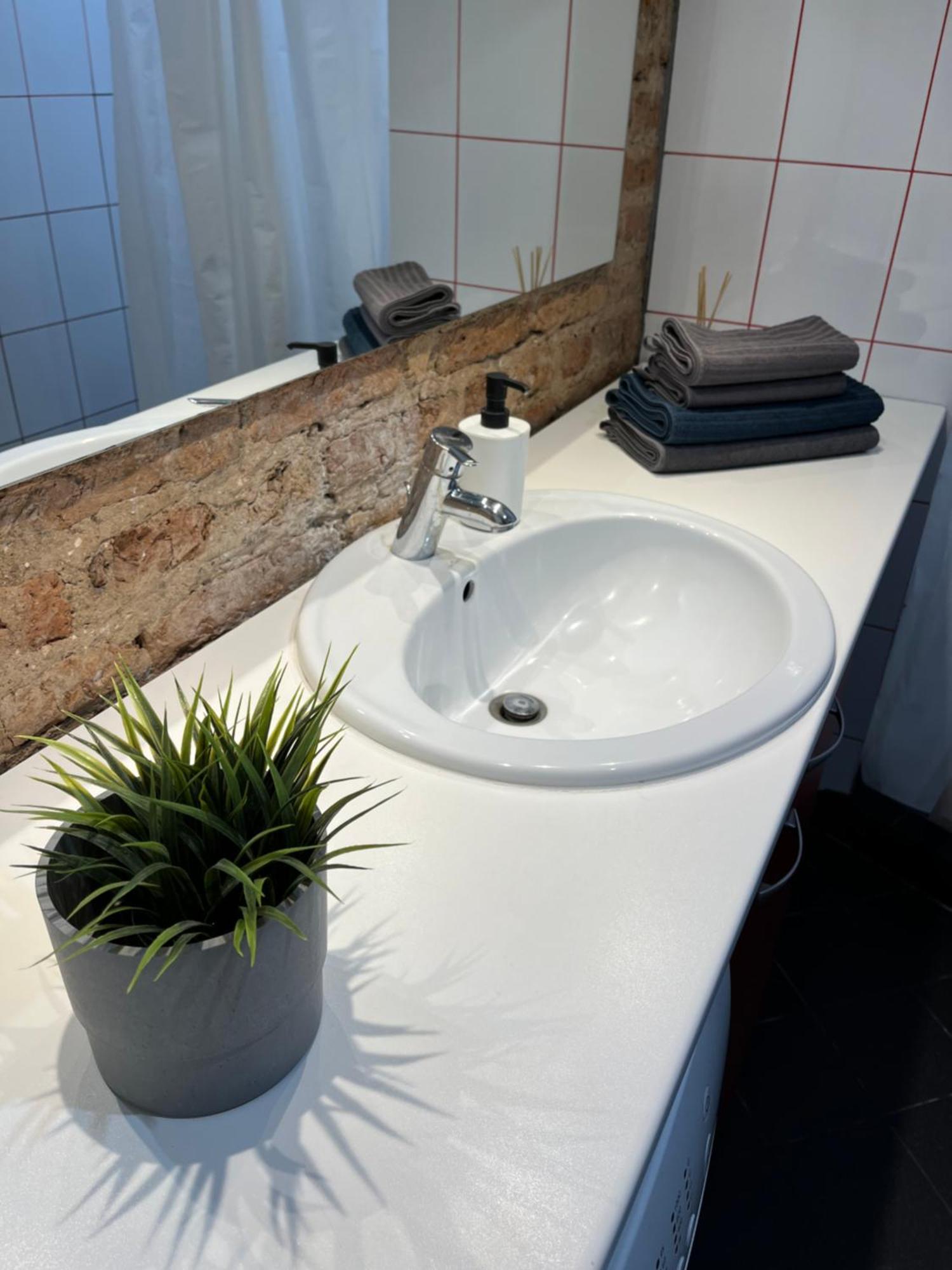 Old Studio Apartment Вилнюс Екстериор снимка